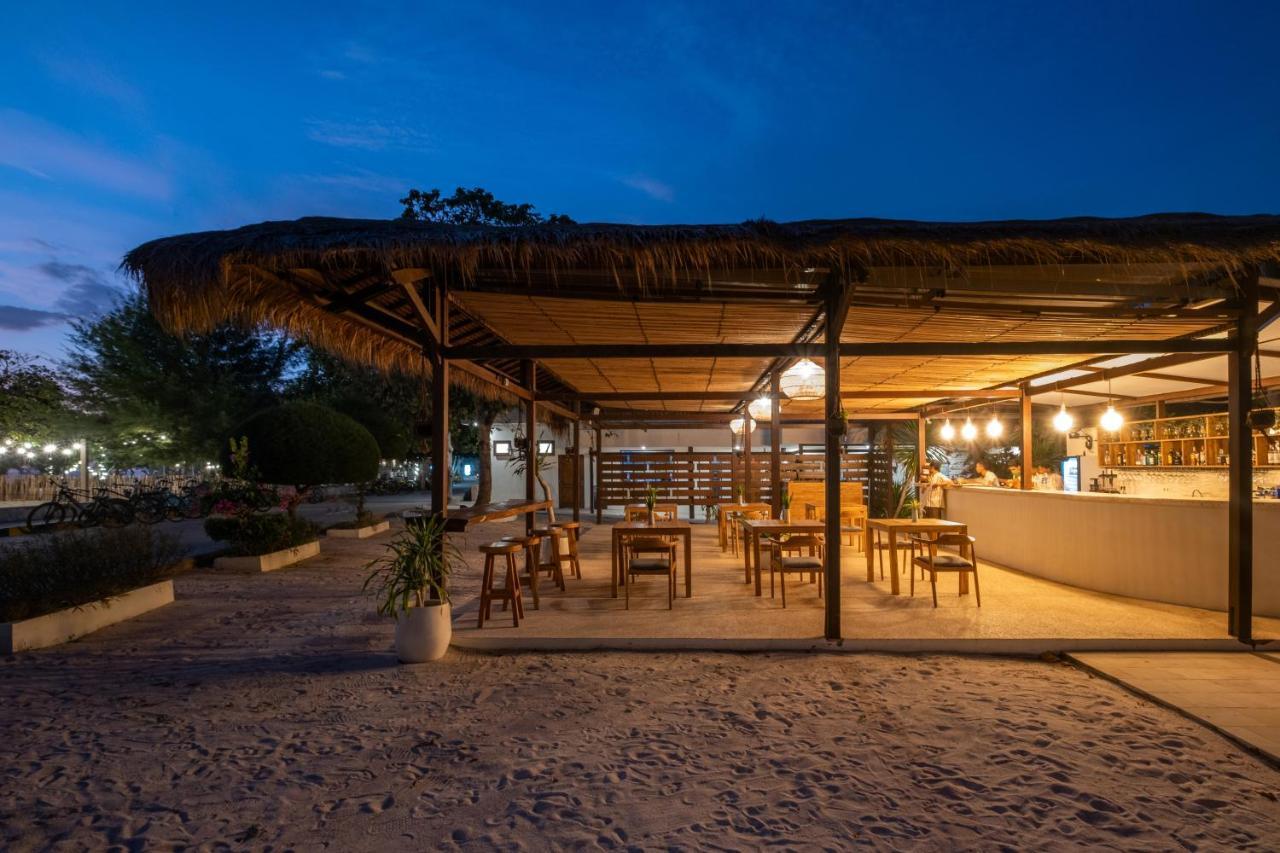 Gili Teak Beach Front Resort Gili Trawangan Extérieur photo