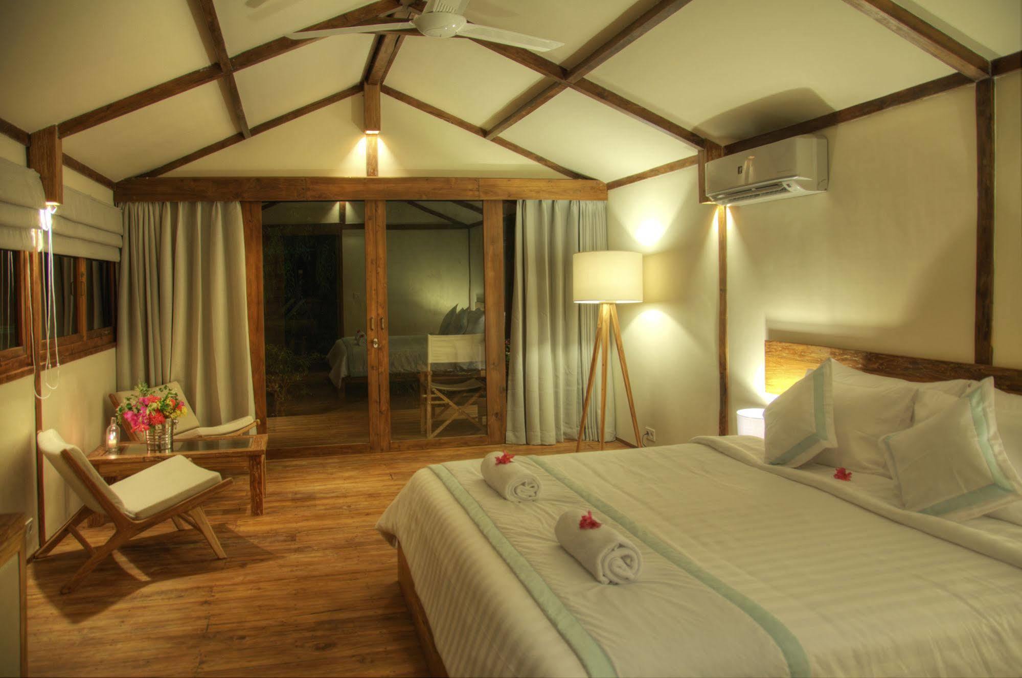 Gili Teak Beach Front Resort Gili Trawangan Extérieur photo